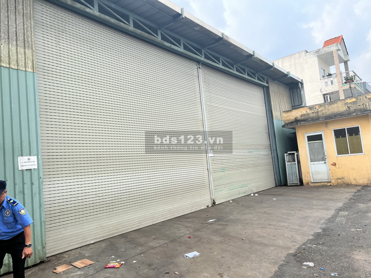 Cho thuê kho xưởng 900m2 tại mặt tiền đường Tân Thới Nhất 25, Quận 12.