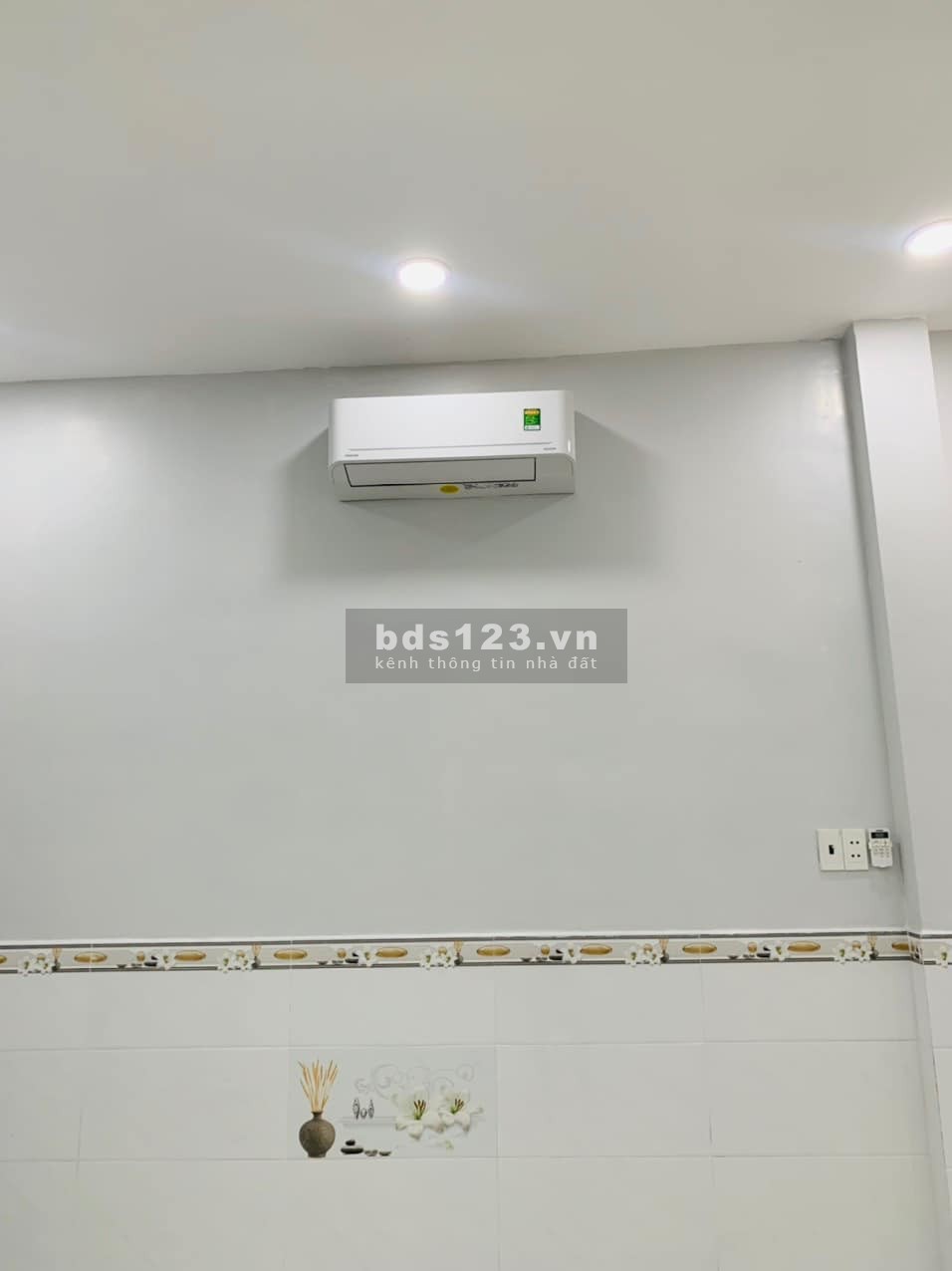 MBKD riêng biệt Nguyễn Tri Phương, đối diện chè Ý Phương, Dt 4x8m, Giá 9tr/th. MB mới