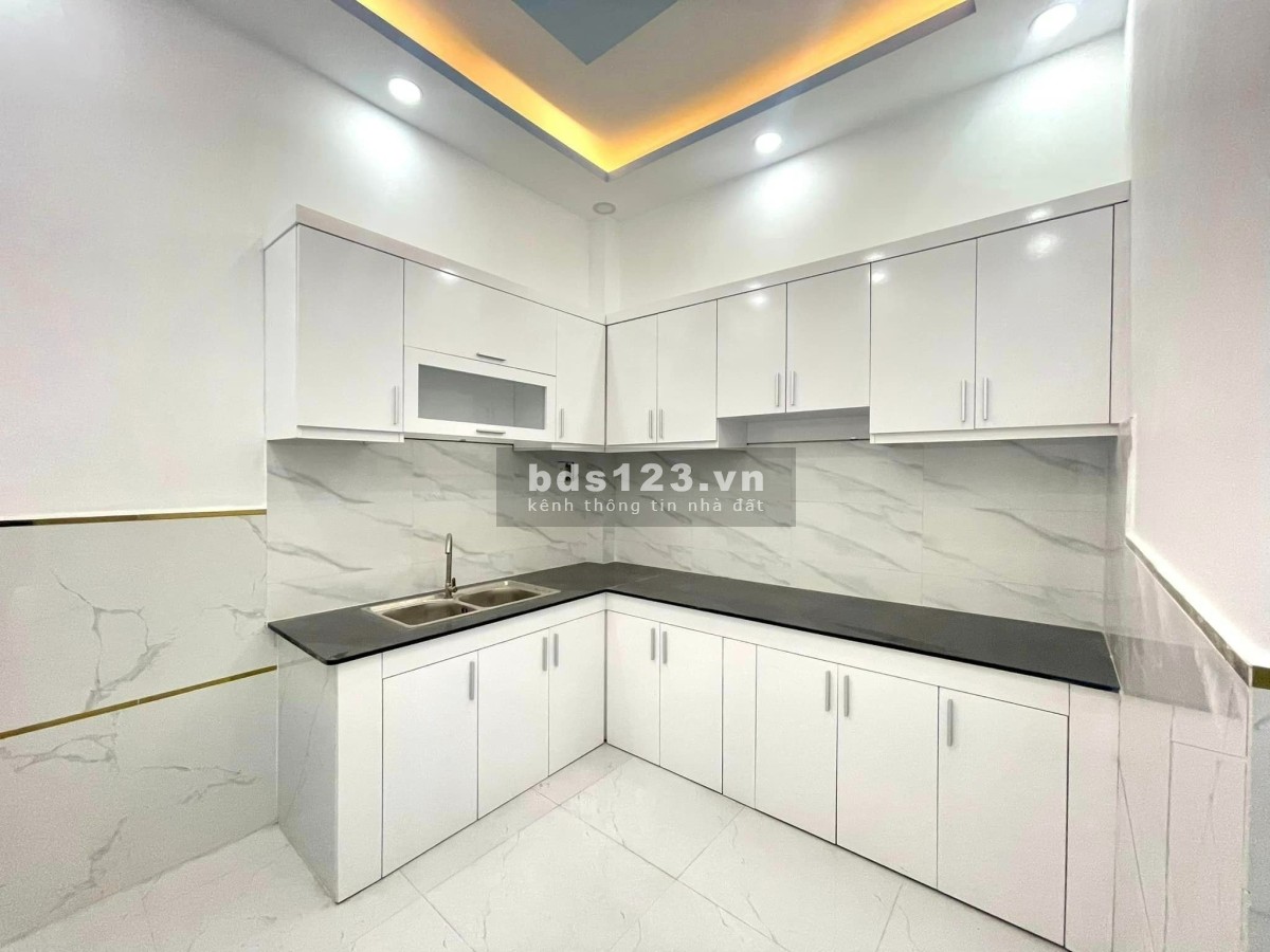 Bán nhà đường Lê Trọng Tấn 1 trệt 2 lầu + sân thượng. Sổ đã hoàn công.
