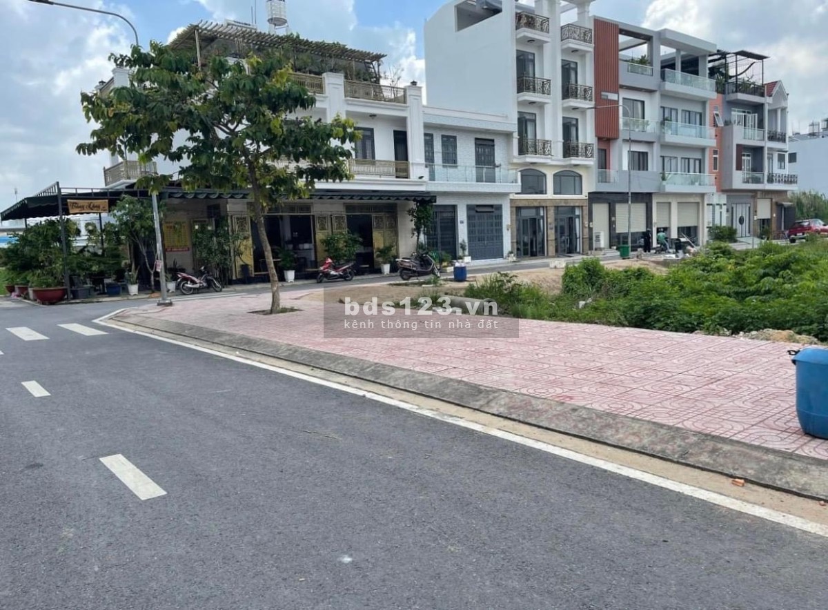Chính chủ cần bán lô đất mặt tiền đường nhựa trục chính 17m KHu Nhà Ở Nam An.