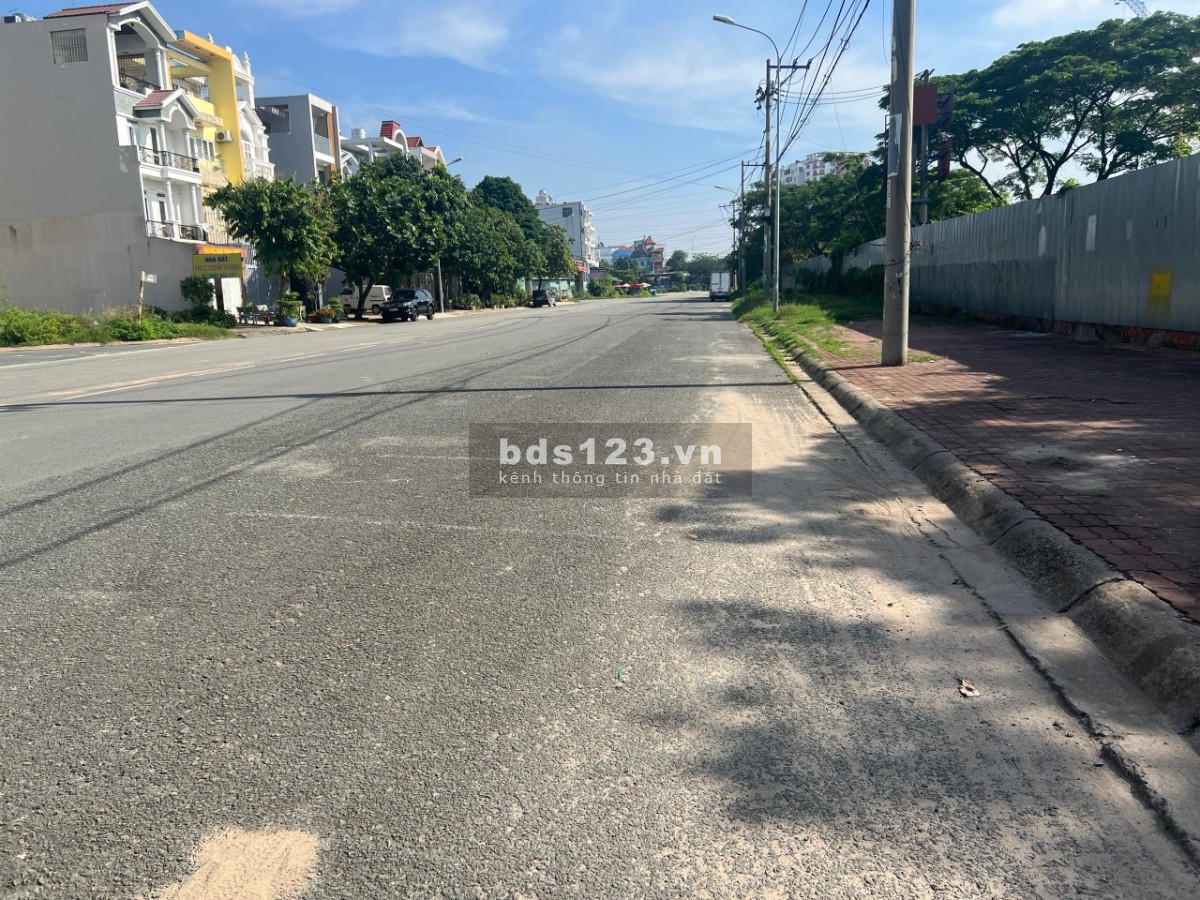 Cần bán lô đất 140m2 ở kdc Tạ Quang Bửu Quận 8