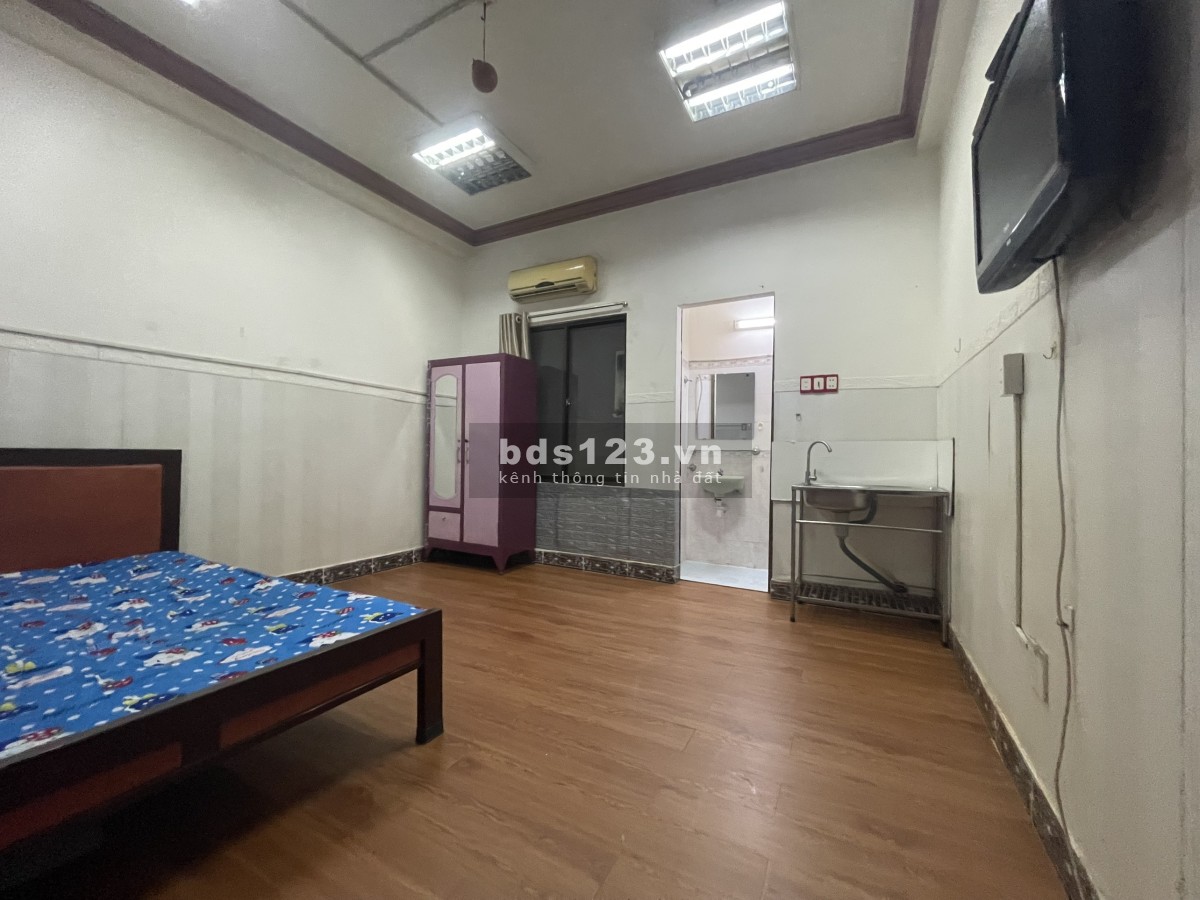 Quận 1 chính chủ cho thuê 1 phòng tiện nghi trong nhà mặt tiền đài truyền hình giá 3.8 tr