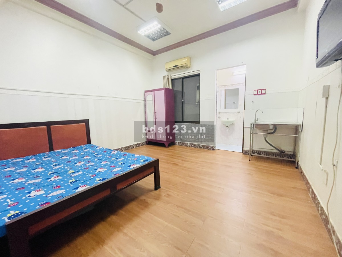 Quận 1 chính chủ cho thuê 1 phòng tiện nghi trong nhà mặt tiền đài truyền hình giá 3.8 tr