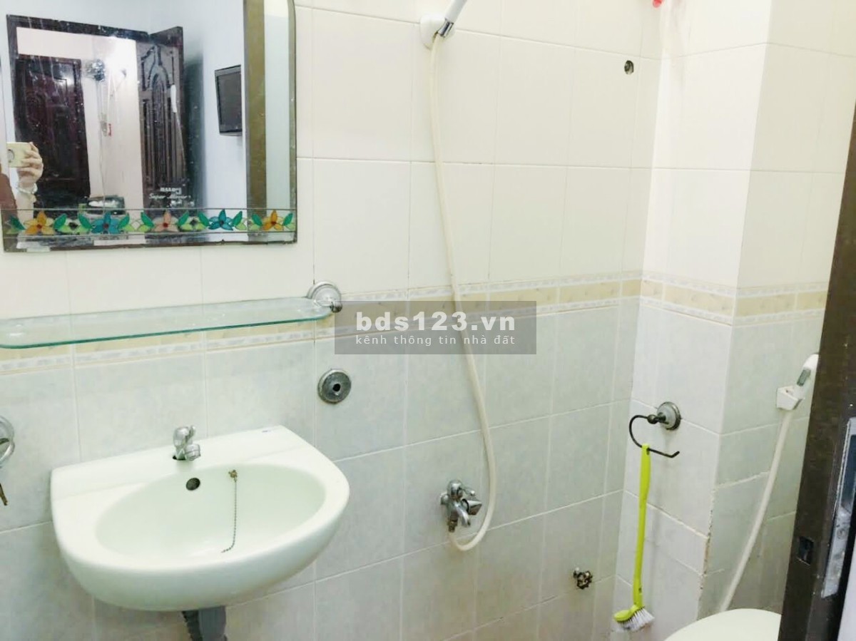 Quận 1 chính chủ cho thuê 1 phòng tiện nghi trong nhà mặt tiền đài truyền hình giá 3.8 tr
