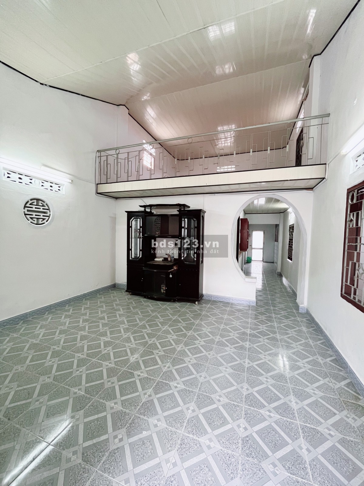 Cho thuê NNC Ngô Đến rộng trên 200m2 giá rẻ. Nhà 3 gian, hẻm xe hơi