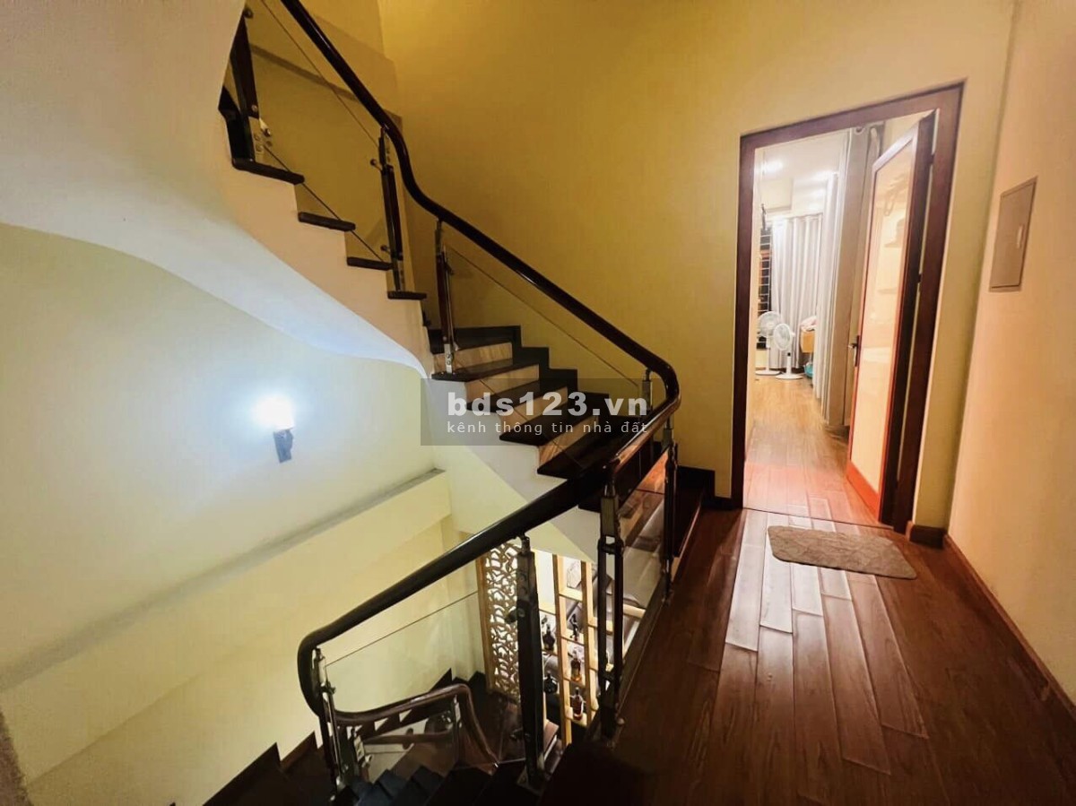 Bán nhà Mỹ Đình, lô góc, ô tô tránh gần, 52m2, 4 tầng, 6 tỷ.