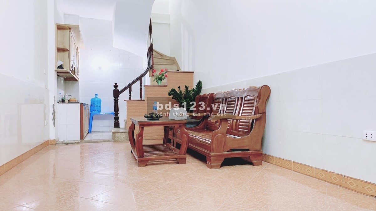 Bán nhà ngõ 79 Cầu Giấy 28m2 x 5 tầng, Nhà mới ở ngay, gần phố, giá chỉ 3.55 tỷ.