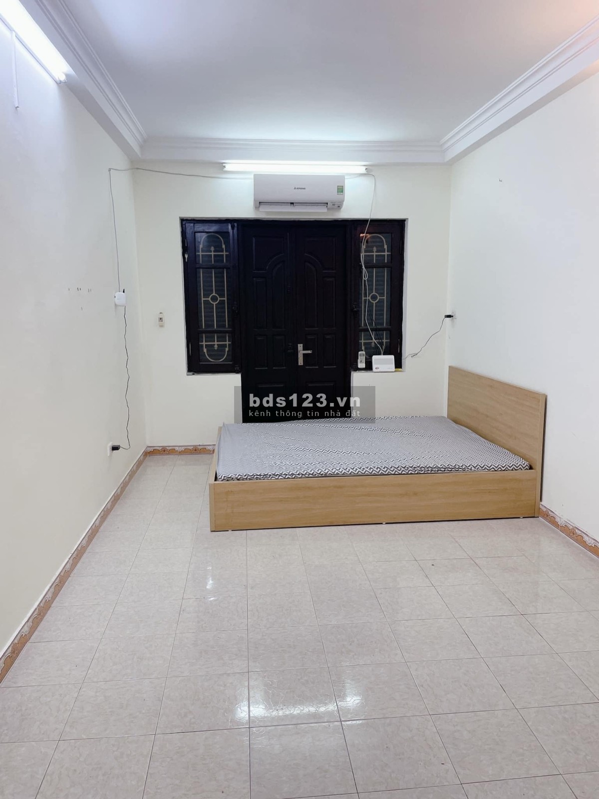 Bán nhà ngõ 79 Cầu Giấy 28m2 x 5 tầng, Nhà mới ở ngay, gần phố, giá chỉ 3.55 tỷ.