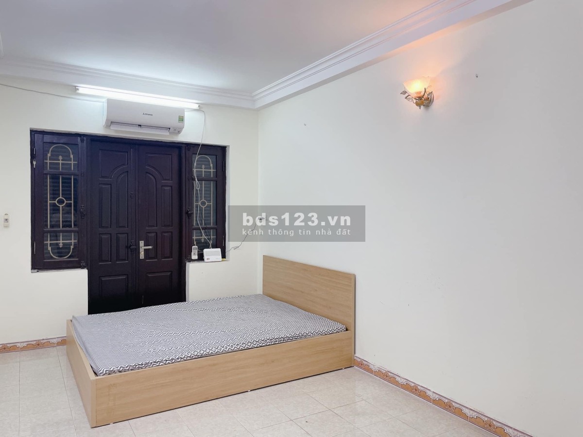 Bán nhà ngõ 79 Cầu Giấy 28m2 x 5 tầng, Nhà mới ở ngay, gần phố, giá chỉ 3.55 tỷ.