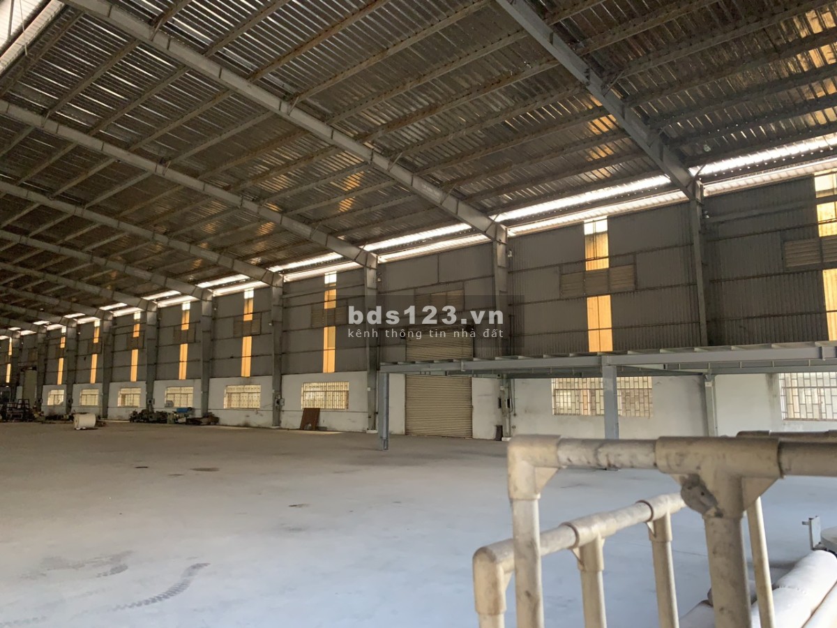 Kho bãi cho thuê 5000m2 mặt tiền đường Lê Quát, P. Tân Thới Hòa, Q. Tân Phú.