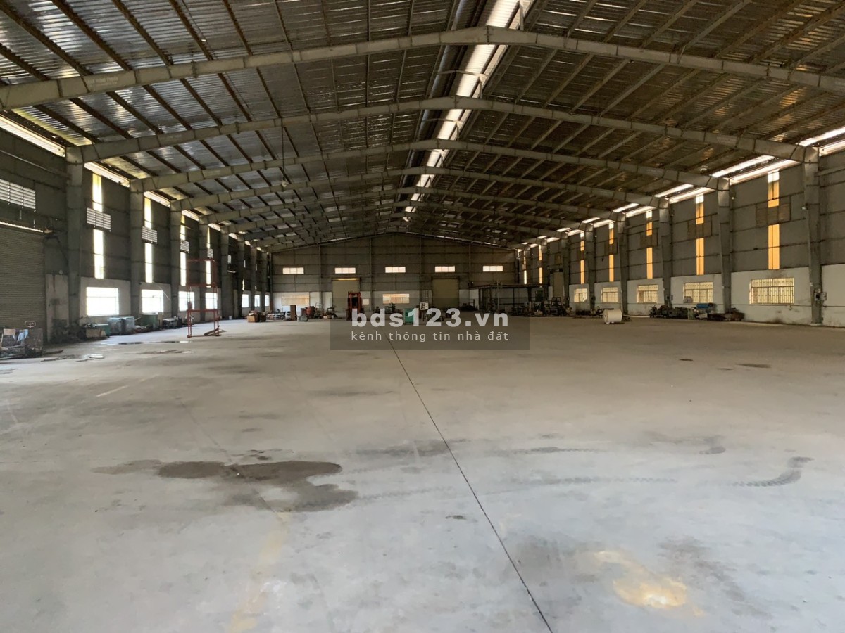 Kho bãi cho thuê 5000m2 mặt tiền đường Lê Quát, P. Tân Thới Hòa, Q. Tân Phú.