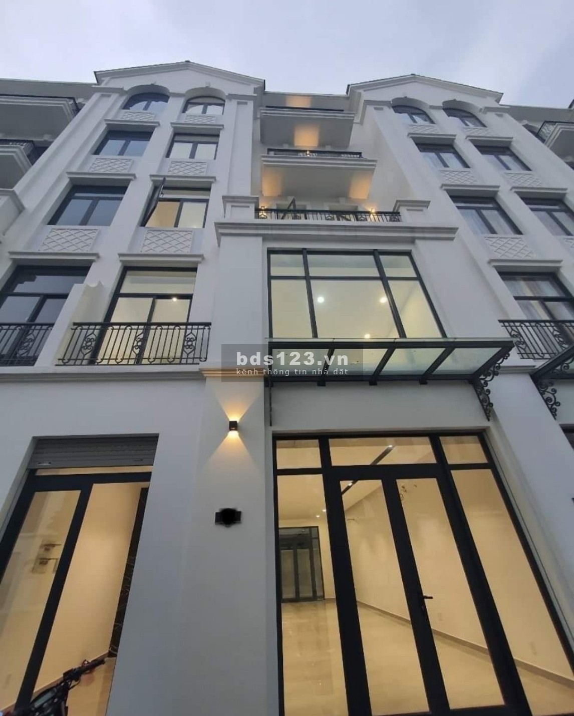 Bán nhà phố Manhattan gốc 16,4ty ban1 13,7ty gần Vincom Mega Vinhomes Grand Park