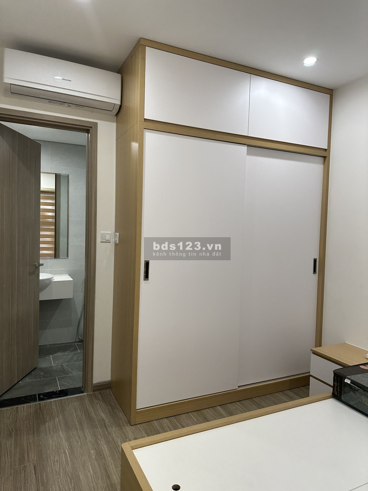Cho thuê căn hộ 3 phòng ngủ 2WC, nội thất chỉ việc về ở. Giá: 9.5 triệu/tháng. Vinhomes Gia Lâm