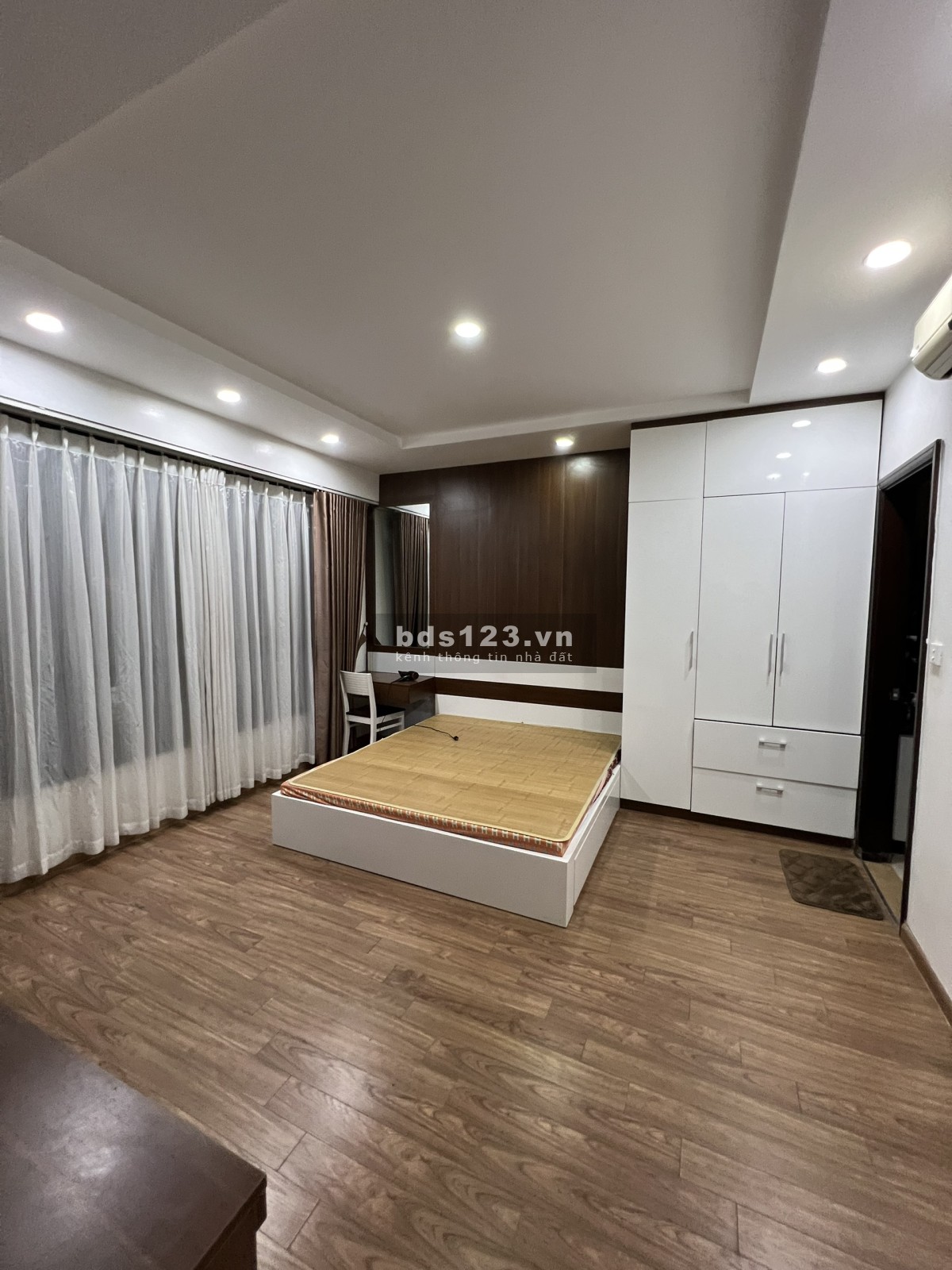 Chính chủ bán căn hộ 2 phòng ngủ tòa T6 Vinhomes Times City