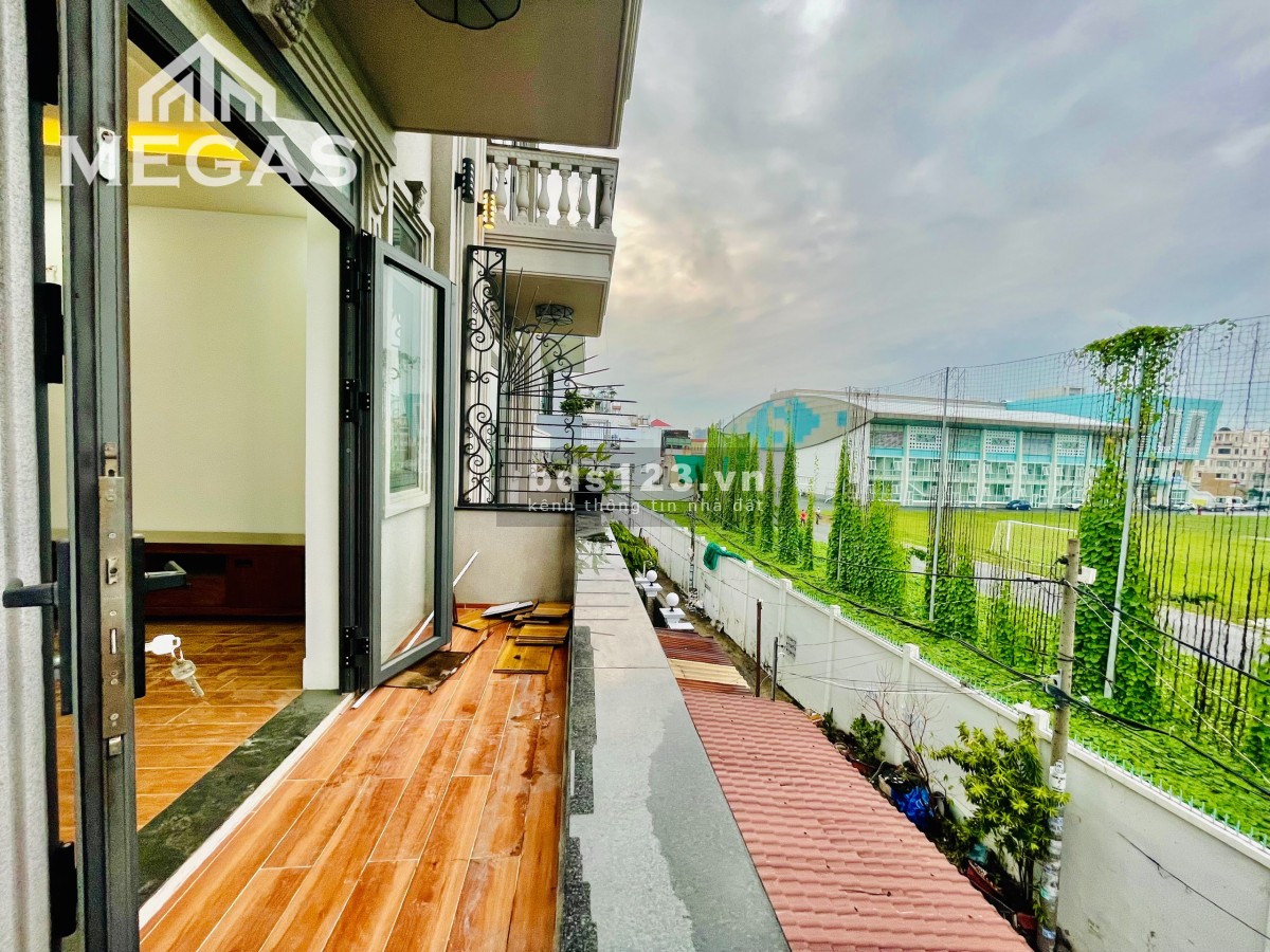 Cho thuê phòng ban công riêng full nội thất mới ngay Nguyễn Văn Lượng p16 Gò Vấp view sân banh