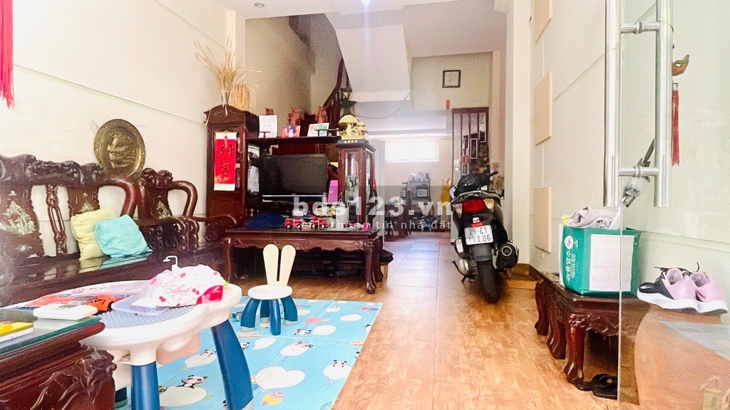 Gia đình Cần Bán nhà Ngọc Thuỵ Long Biên, 1 phút đi bộ lên cầu long biên, 52m2, 4T, Lh 0971426909