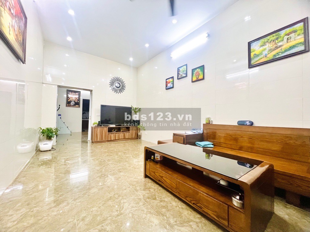 Nhỉnh 3,5 tỷ có ngay nhà Ngọc Lâm, Long Biên, 58M2 x MT4M 0971426909.