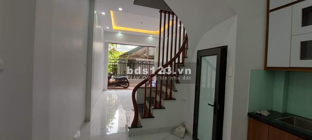 Chính chủ bán nhà mới xây tại Trung Kính, Cầu Giấy, full nội thất