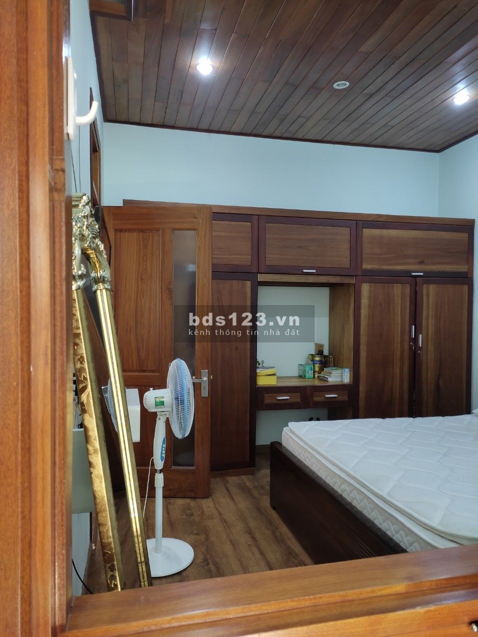 Cần bán gấp nhà 3 tầng 3 mê mặt tiền đường Nguyễn Hồng Ánh, trục đường 10m5, lề 5m, view sông Cẩm