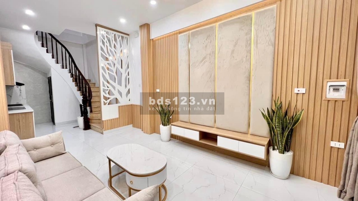 Nhà hiếm vài bước ra phố Trần Duy Hưng 50m2, 3 tầng, 5 tỷ