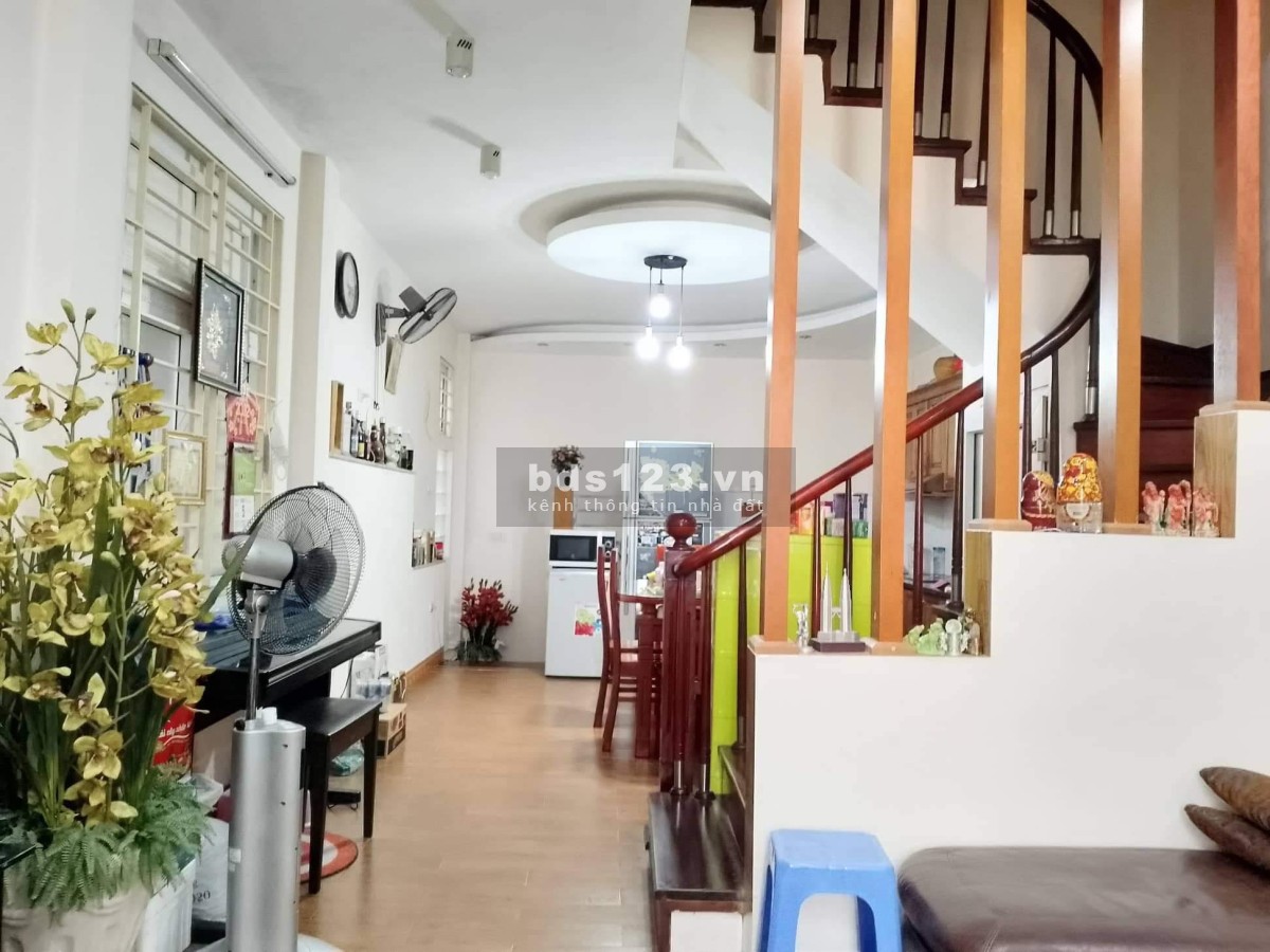 Nhỉnh 2 tỷ có ngay nhà Hoàng Mai - 33m - ngõ nông – tầm tiền hiếm.