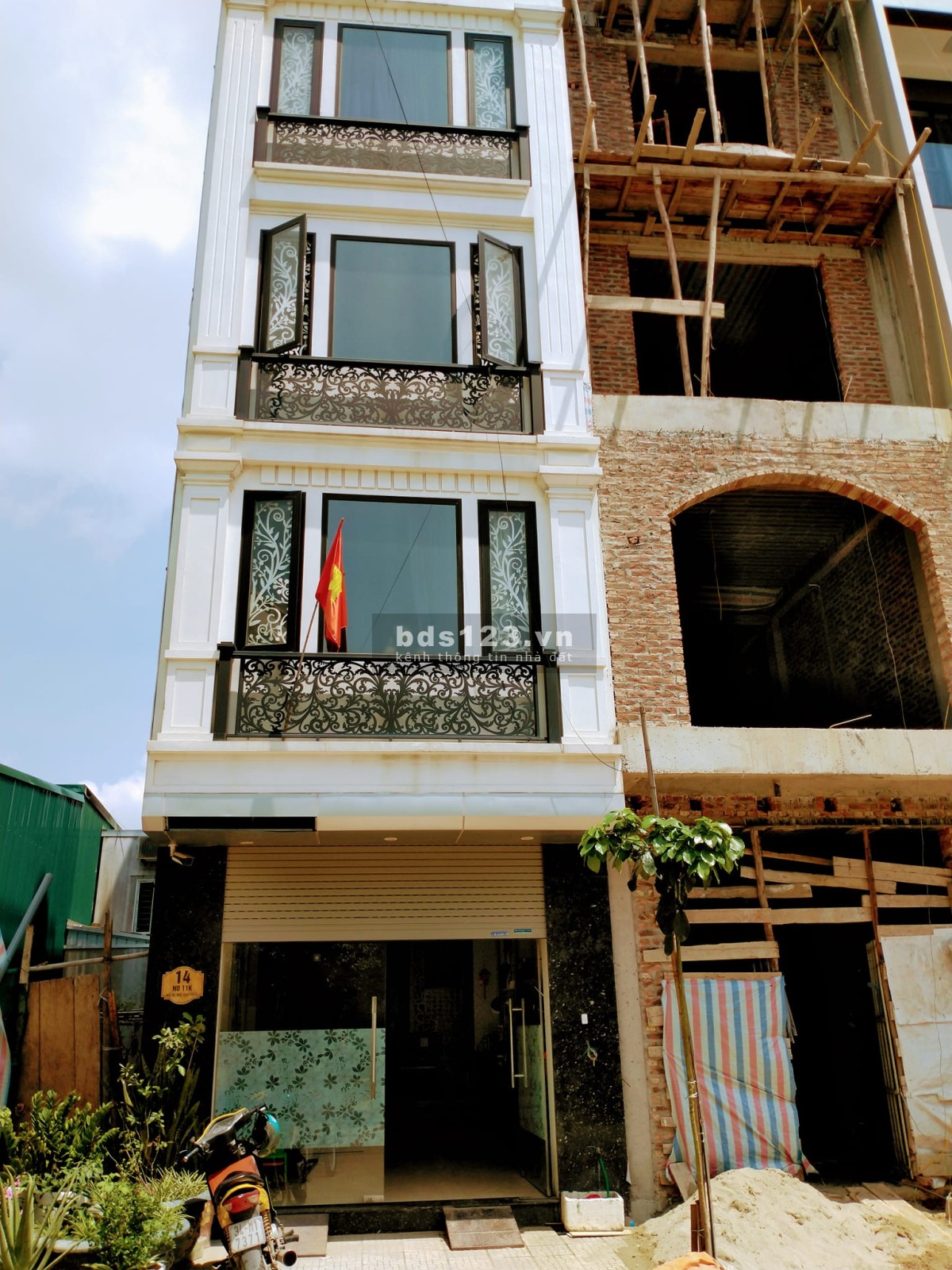 Bán nhà phân lô vỉa hè, nhà đẹp ở luôn, giá tổ khu vực