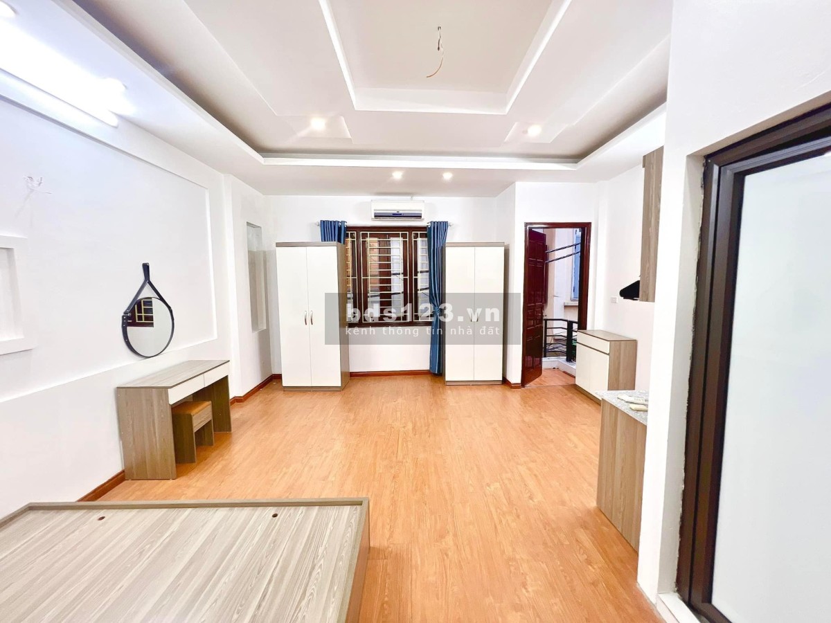 Bán CCMN ngõ 79 Cầu Giấy DT 56m2x6T, lô góc, 9 phòng, full nội thất, gần phố, giá 7.75 tỷ.