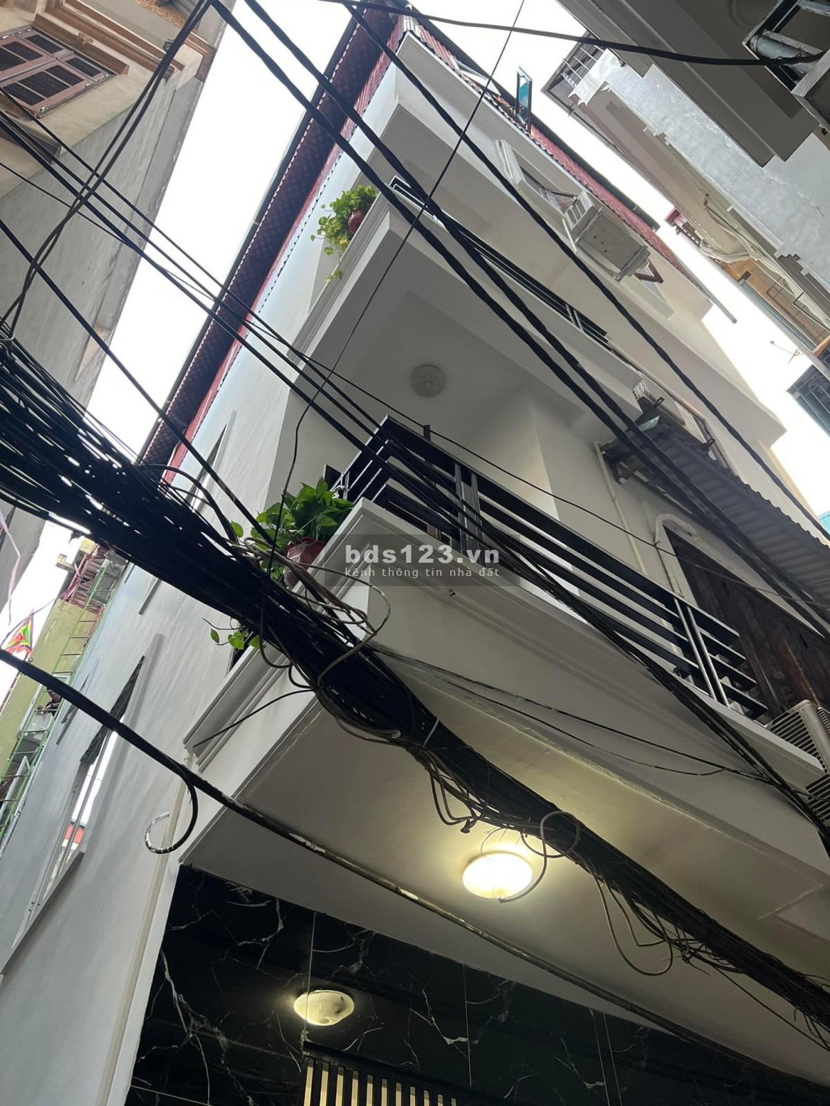 Bán CCMN ngõ 79 Cầu Giấy DT 56m2x6T, lô góc, 9 phòng, full nội thất, gần phố, giá 7.75 tỷ.