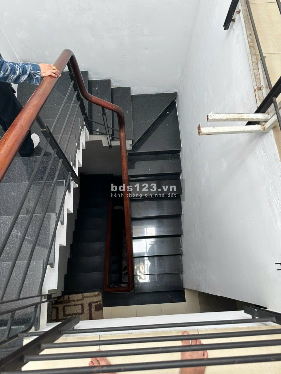 Cho thuê nhà HXH thông Tân Hương Quận Tân Phú 4 x13-4tầng, 4PN Chỉ 12 triệu tl