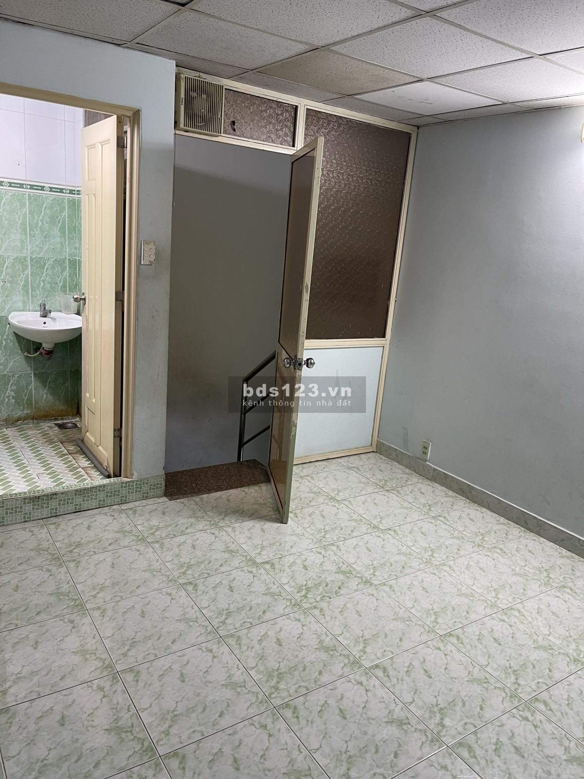 Nhà cho thuê nguyên căn 2 phòng ngủ hẻm oto chợ Tân Hương