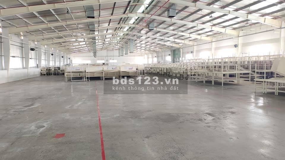 Cho thuê kho xưởng 3000m2 tại mặt tiền đường Đặng Thúc Vịnh, Quận 12.