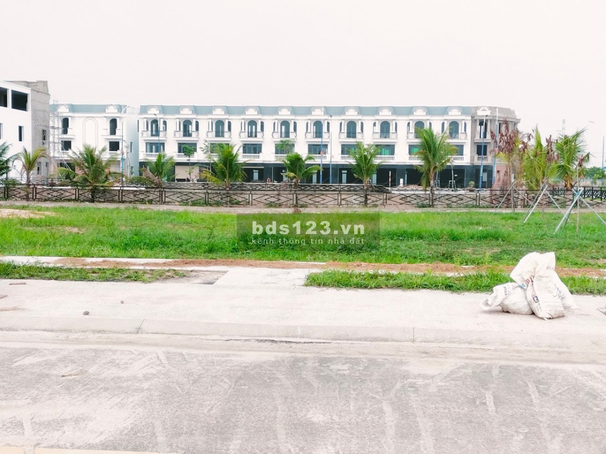 Bán 100m2 đường 17m ngay cổng trường, Nam An - Bàu Bàng giá chỉ có 1T550tr sổ sẳn