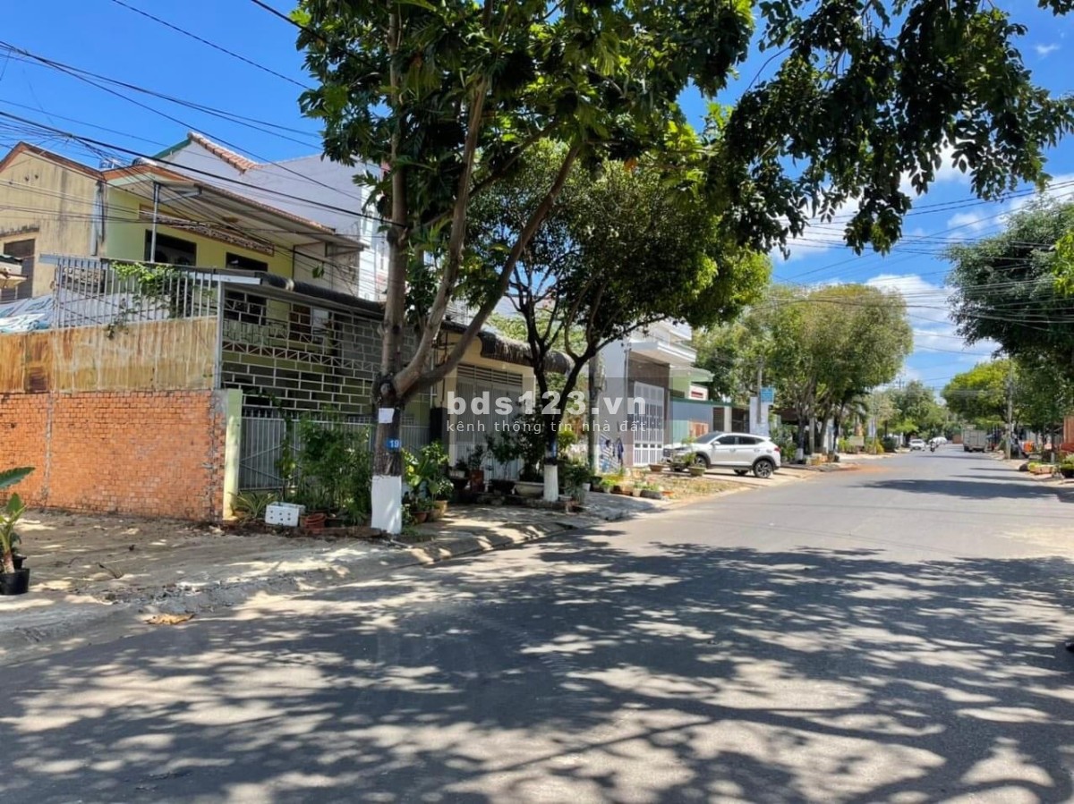 Bán gấp đất mặt tiền Nguyễn Tri Phương, P. Thành Công giá thấp