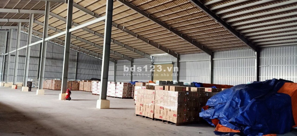 Cần cho thuê nhà xưởng 2500m2 mặt tiền đường Phạm Thị Giây, H. Hóc Môn