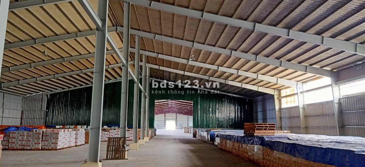 Cần cho thuê nhà xưởng 2500m2 mặt tiền đường Phạm Thị Giây, H. Hóc Môn