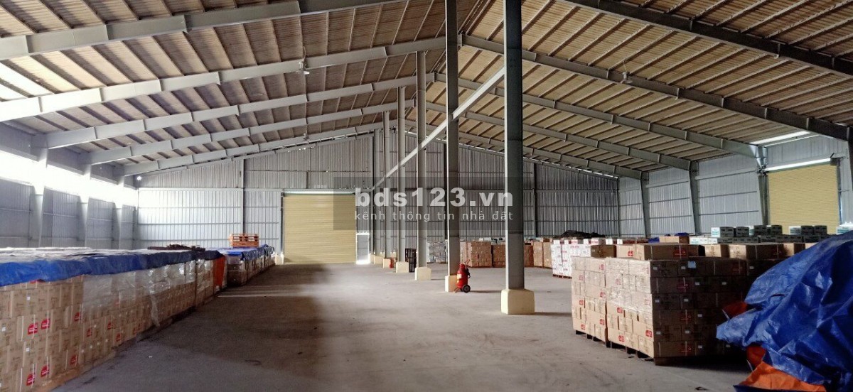 Cần cho thuê nhà xưởng 2500m2 mặt tiền đường Phạm Thị Giây, H. Hóc Môn