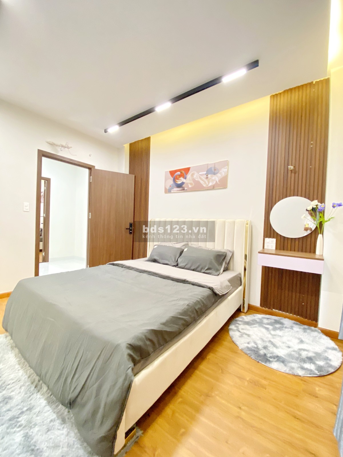 Chủ nhà giảm 1 tỷ bán gấp nhà 2 lầu sân thượng Full nội thất cao cấp hẻm KDC Kiều Đàm, Q7