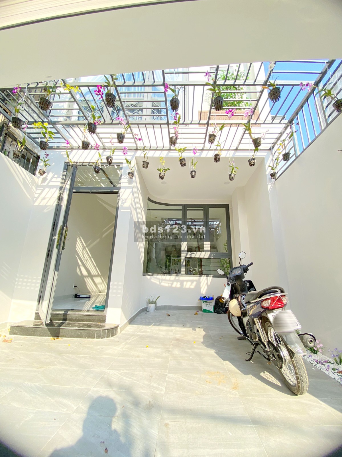 Chủ nhà giảm 1 tỷ bán gấp nhà 2 lầu sân thượng Full nội thất cao cấp hẻm KDC Kiều Đàm, Q7
