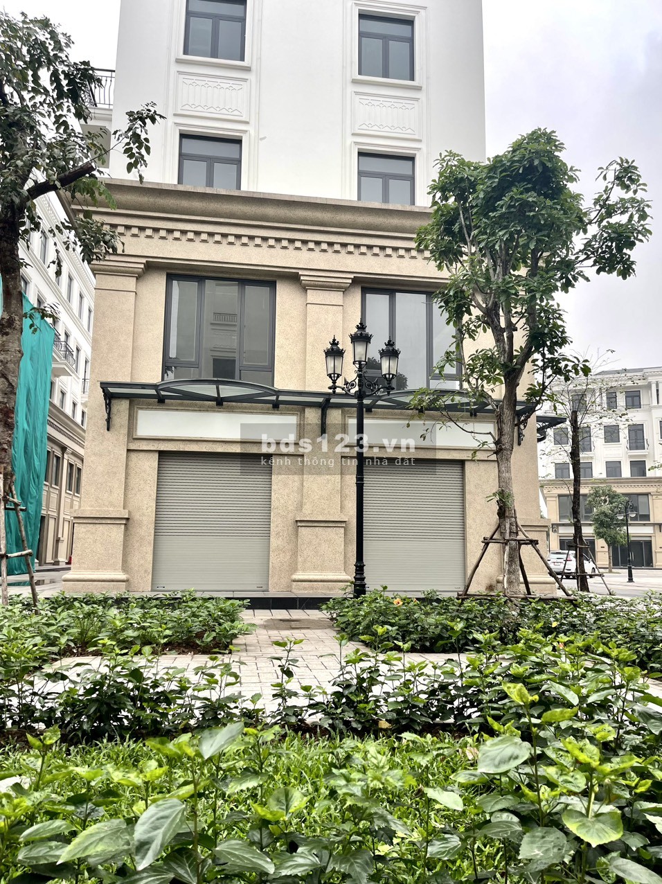 Bán nhà phố thương mại 3 mặt tiền 140m2, Đông Nam giá 8,8 tỷ tại Vinhomes Ocean Park