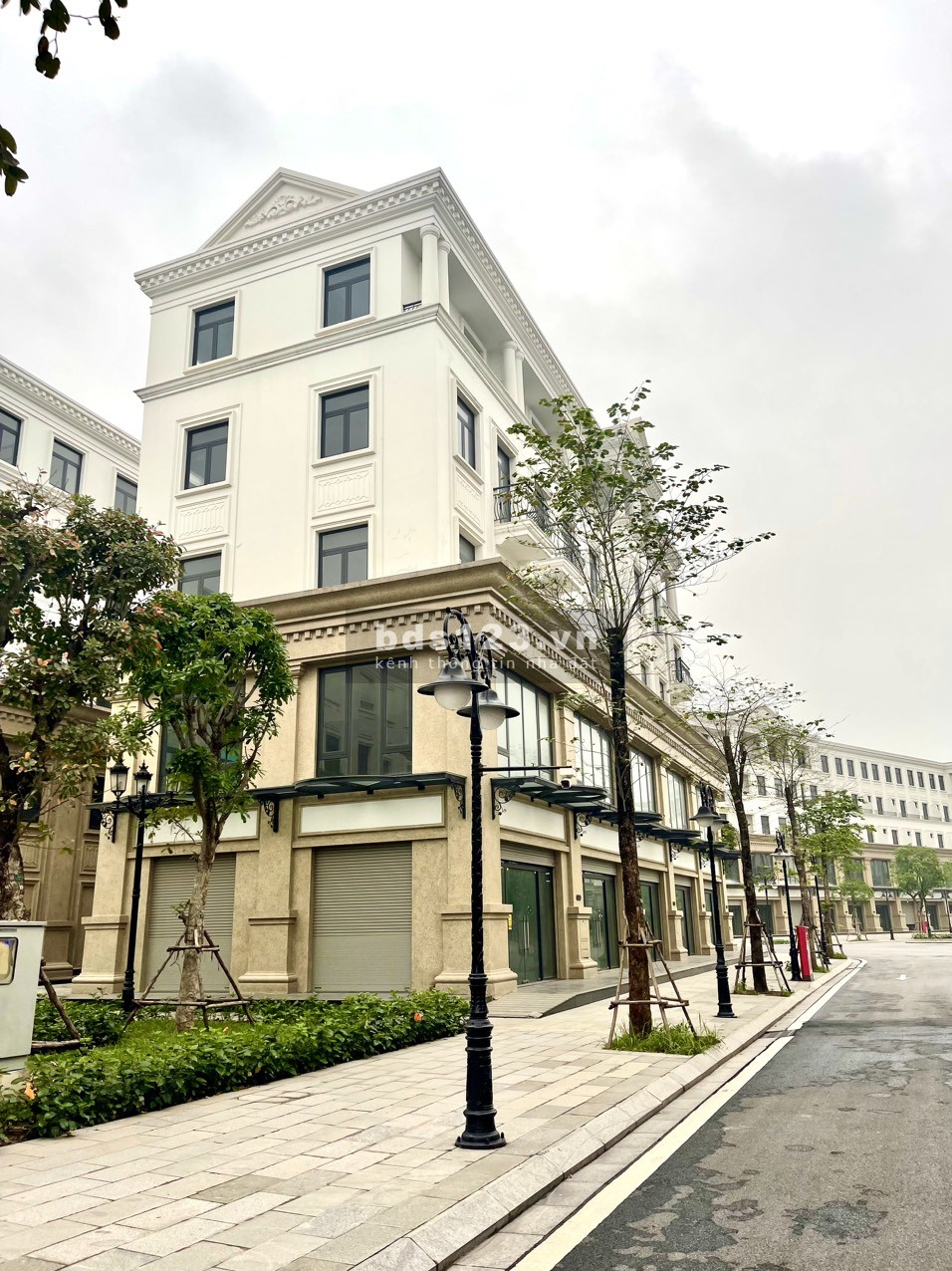 Bán nhà phố thương mại 3 mặt tiền 140m2, Đông Nam giá 8,8 tỷ tại Vinhomes Ocean Park