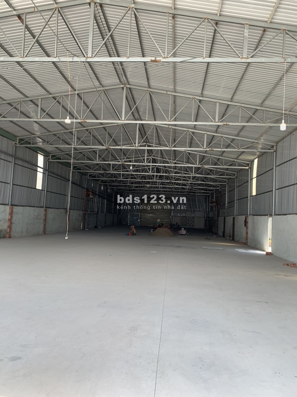 Cho thuê kho xưởng chứa hàng 1600m2 mặt tiền đường Thạnh Lộc 15, Quận 12.