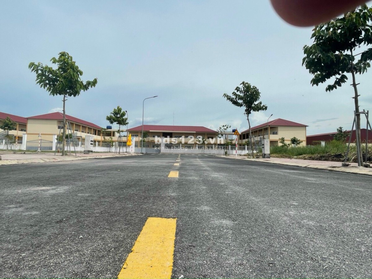 Chính chủ bán gấp lô đất mt quốc lộ 13, tt Lai Uyên Bàu Bàng.