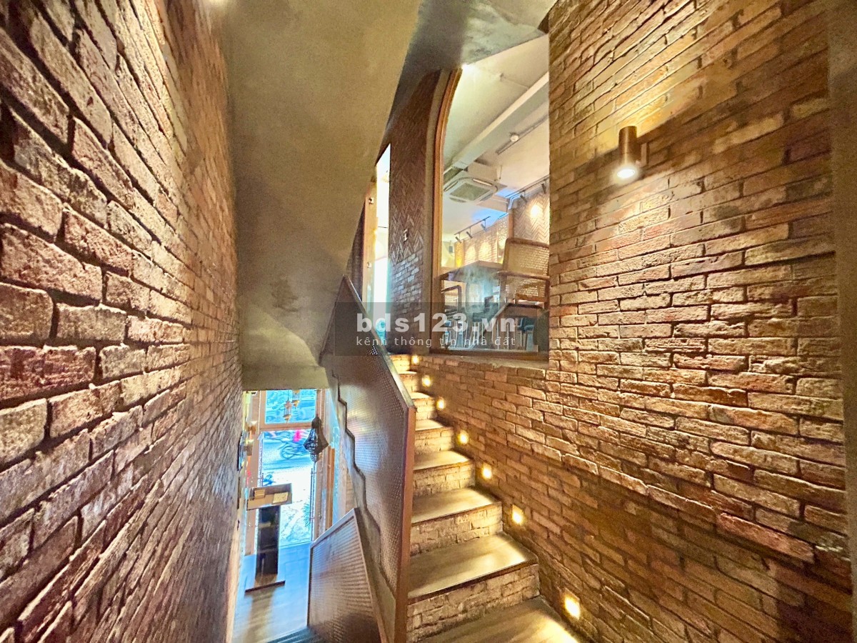 Bán nhà mặt phồ đường Xuân Diệu, Tây Hồ DT 75m² x 5 Tầng MT 5,4m