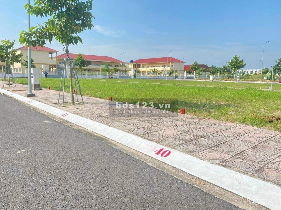 Chính chủ bán gấp lô đất mt quốc lộ 13, tt Lai Uyên Bàu Bàng.