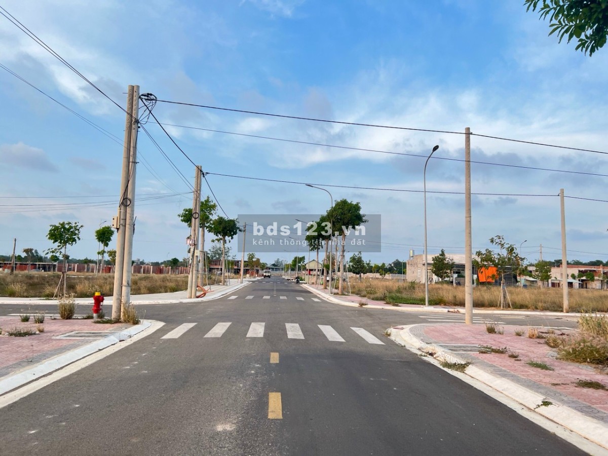 Chính chủ bán gấp lô đất mt quốc lộ 13, tt Lai Uyên Bàu Bàng.