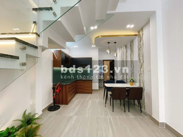Bán nhà cực hiếm, Lạc Long Quân 45m2, view Hồ Tây nhỉnh 4 tỷ