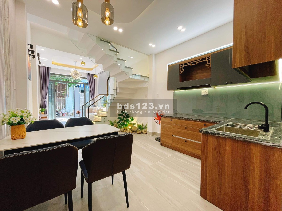 Bán nhà cực hiếm, Lạc Long Quân 45m2, view Hồ Tây nhỉnh 4 tỷ