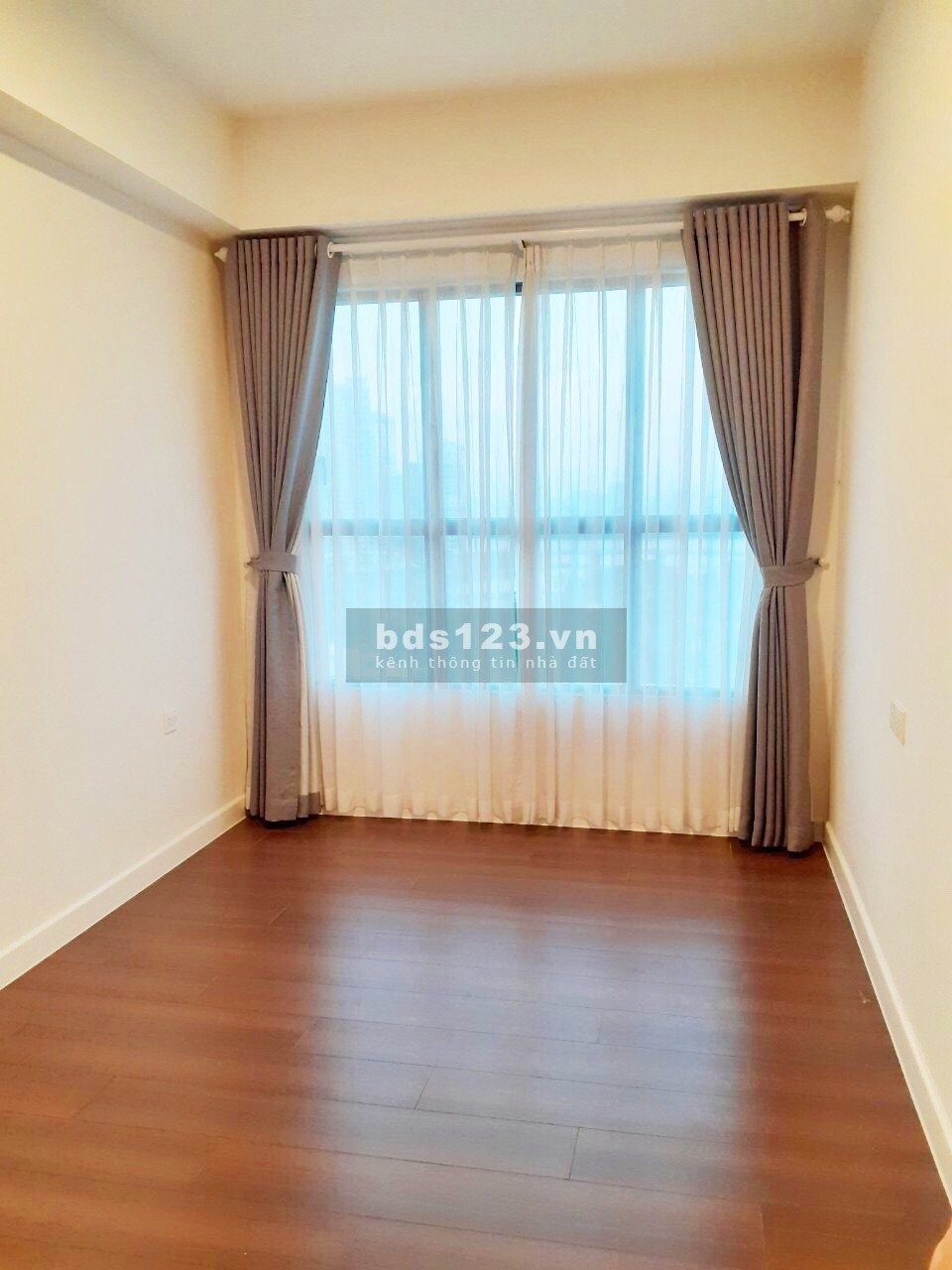 Bán căn 2pn nội thất cơ bản giá rẻ nhất thị trường 3,7 tỷ 76m2 tại The Sun Avenue