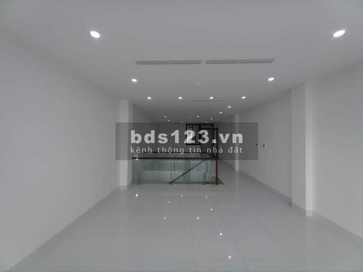 Bán đất mặt phố Đặng Tiến Đông quận Đống Đa view hồ cực hot. dt 200m x mt 10m giá 49,9tỷ