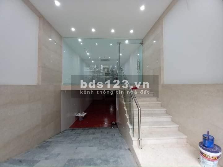 Bán đất mặt phố Đặng Tiến Đông quận Đống Đa view hồ cực hot. dt 200m x mt 10m giá 49,9tỷ